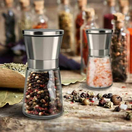 Grinder with sealing lid for freshness